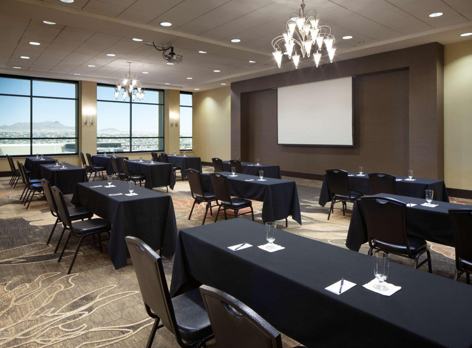 Doubletree By Hilton Downtown Hotel 4*